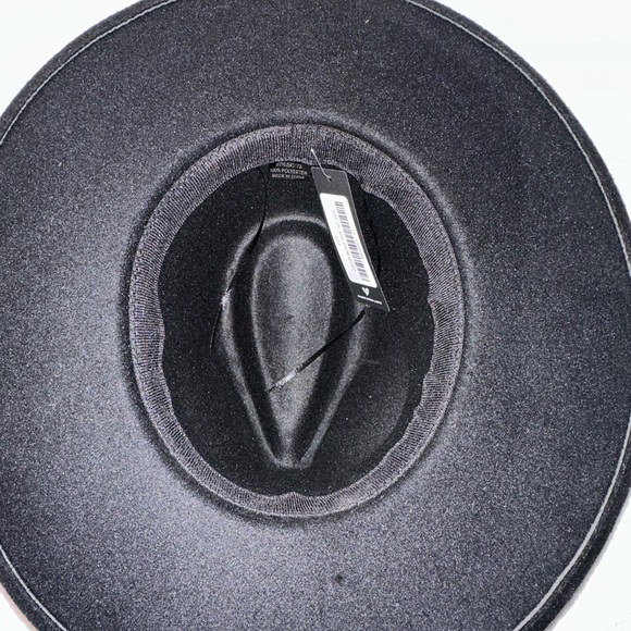 Black Lulus wide brimmed one size fits all hat - Picture 2 of 6